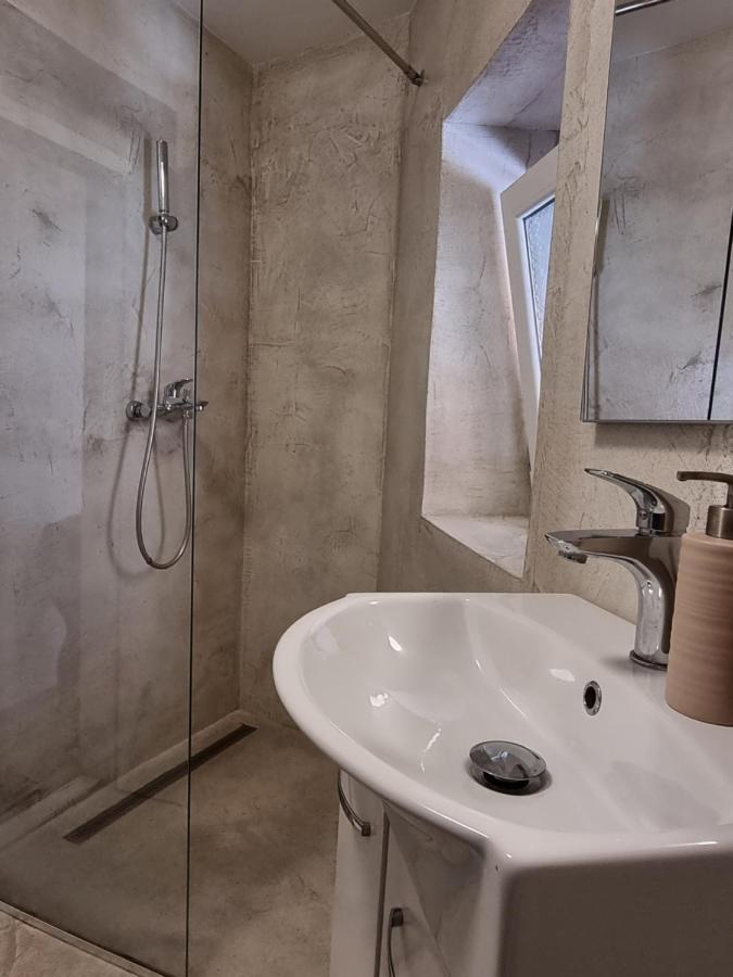 U Kalici Lägenhet Mali Lošinj Exteriör bild